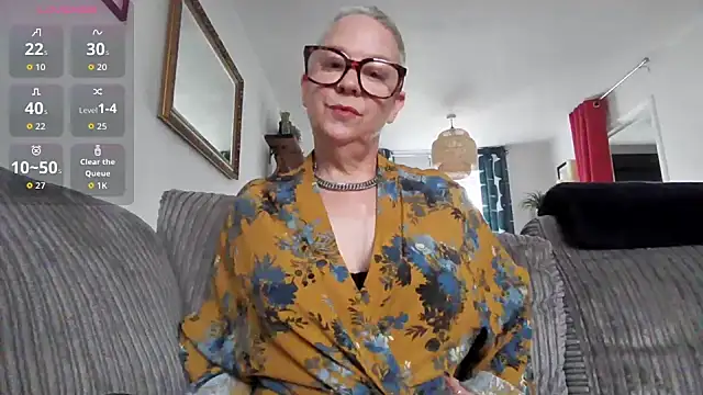 Snapshot of missyb_x chatting on 11.29.25 missyb x online show from 11.29.25