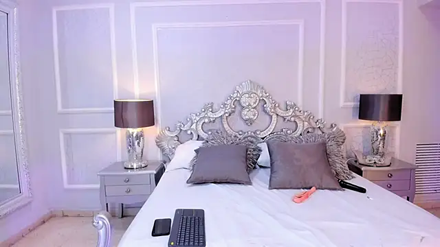 Snapshot of IvannaClaire chatting on 11.29.25 IvannaClaire online show from 11.29.25