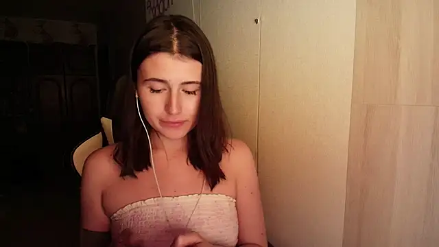 Snapshot of KristinaScott chatting on 03.17.26 KristinaScott online show from 03.17.26