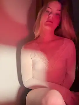 Snapshot of Josefinswe chatting on 11.26.25 Josefinswe online show from 11.26.25