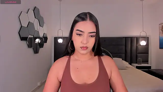 Snapshot of SophieLanne chatting on 05.21.26 SophieLanne online show from 05.21.26