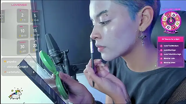 Snapshot of Anny_Kiitty chatting on 11.20.25 Anny Kiitty online show from 11.20.25