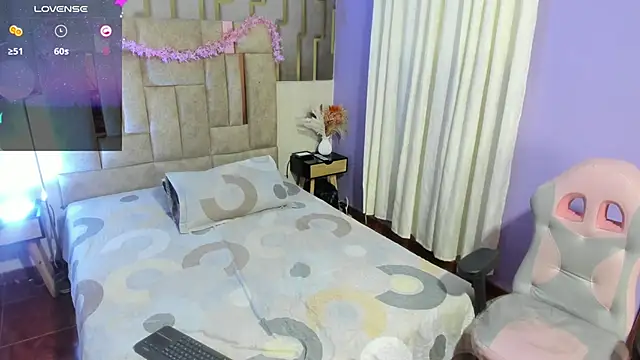 Snapshot of anisha_zambrano chatting on 11.20.25 anisha zambrano online show from 11.20.25