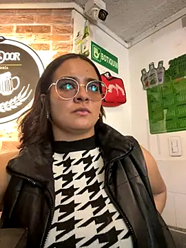 Snapshot of HANNAHBAKER00 chatting on 11.22.25 HANNAHBAKER00 online show from 11.22.25