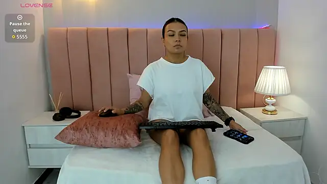 Anita wood online show from 11.21.25