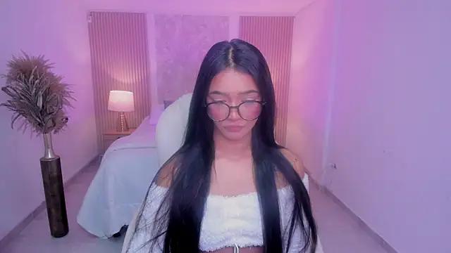 Snapshot of kylie_collins chatting on 05.20.26 kylie collins online show from 05.20.26