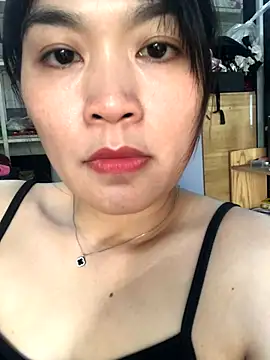 Snapshot of YiYuKute chatting on 11.23.25 YiYuKute online show from 11.23.25