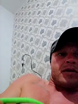 Snapshot of patraick chatting on 12.20.25 patraick online show from 12.20.25