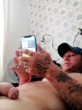 Snapshot of patraick chatting on 12.21.25 patraick online show from 12.21.25