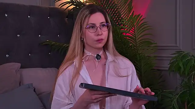 Snapshot of -SaraBlack- chatting on 07.17.26 -SaraBlack- online show from 07.17.26