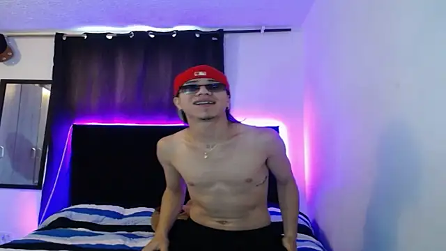 Snapshot of Anyelo_hot1111 chatting on 11.15.25 Anyelo hot1111 online show from 11.15.25