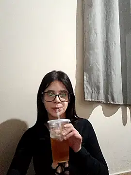 Snapshot of ruivinhahothot chatting on 05.16.26 ruivinhahothot online show from 05.16.26