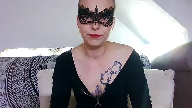 Snapshot of Vulva_Koenigin97 chatting on 11.19.25 Vulva Koenigin97 online show from 11.19.25