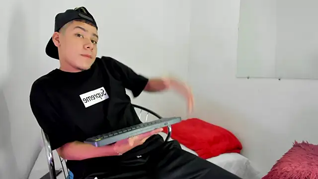 Lucastorrez01 online show from 02.10.26