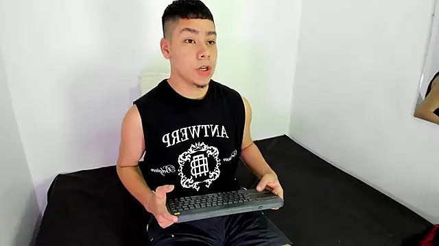 Lucastorrez01 online show from 03.17.26