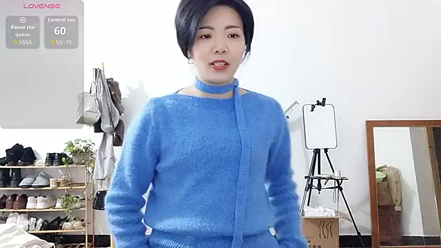 Snapshot of adele8731 chatting on 12.04.25 adele8731 online show from 12.04.25