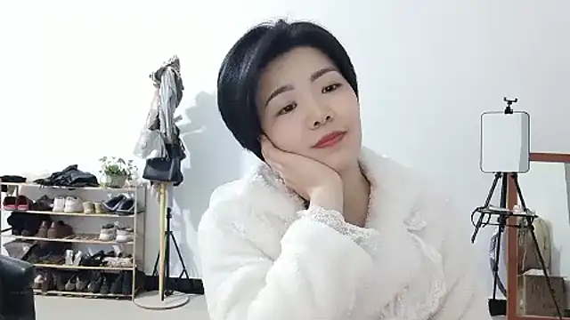 Snapshot of adele8731 chatting on 12.18.25 adele8731 online show from 12.18.25