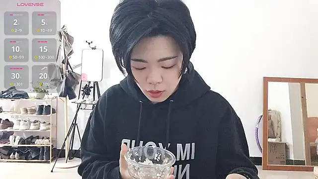 Snapshot of adele8731 chatting on 12.23.25 adele8731 online show from 12.23.25