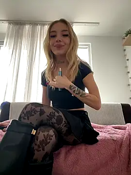 lunababy77 online show from 12.05.25