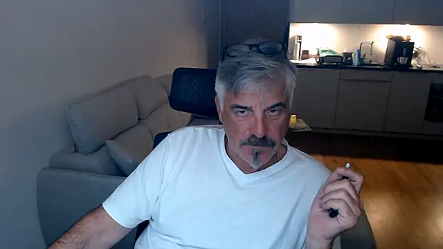 Snapshot of Buidapest chatting on 01.05.26 Buidapest online show from 01.05.26