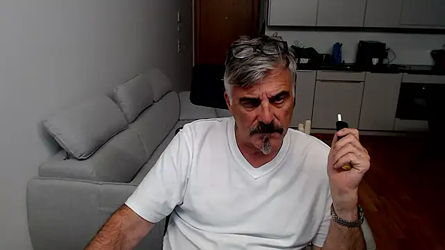 Snapshot of Buidapest chatting on 01.16.26 Buidapest online show from 01.16.26