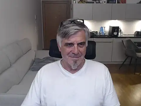 Buidapest online show from 04.13.26