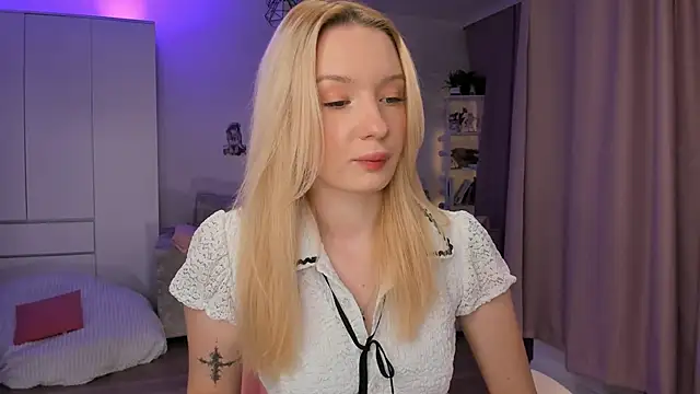 Tiffany Paw online show from 12.02.25