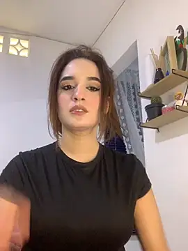 Snapshot of Esmeralda4 chatting on 12.05.25 Esmeralda4 online show from 12.05.25