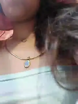 Snapshot of Moon_Beautifull chatting on 11.21.25 Moon Beautifull online show from 11.21.25