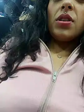 Snapshot of Moon_Beautifull chatting on 11.27.25 Moon Beautifull online show from 11.27.25