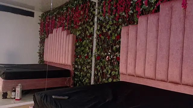 MiaJanss online show from 11.25.25