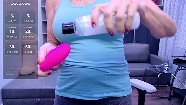 Snapshot of FitCougar chatting on 12.23.24 FitCougar online show from 12.23.24