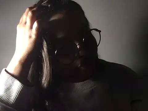 Snapshot of raveena_hot chatting on 12.19.25 raveena hot online show from 12.19.25