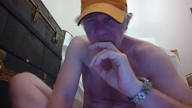 Snapshot of Hardwarelane67 chatting on 11.22.25 Hardwarelane67 online show from 11.22.25