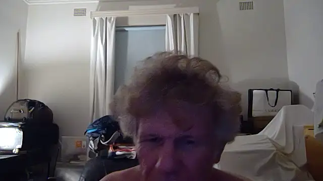 Snapshot of Hardwarelane67 chatting on 11.26.25 Hardwarelane67 online show from 11.26.25