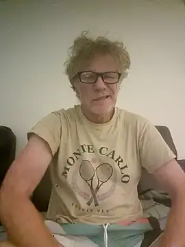 Snapshot of Hardwarelane67 chatting on 05.09.26 Hardwarelane67 online show from 05.09.26