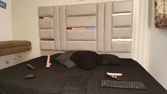 LittlePeach  online show from 12.19.25