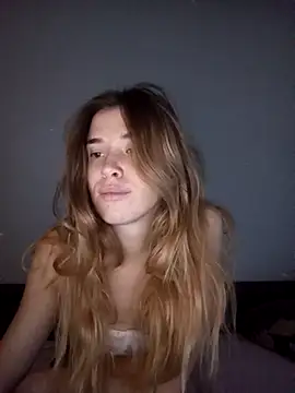 Snapshot of BarniLili chatting on 12.14.25 BarniLili online show from 12.14.25