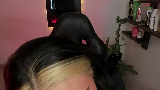 VeloraVyxen  online show from 12.19.25