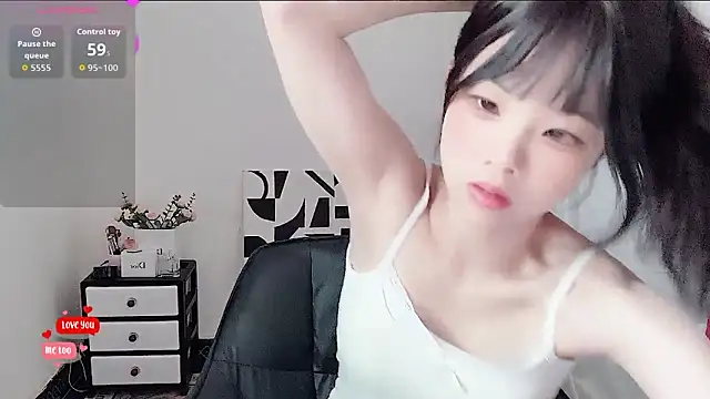 Snapshot of bunny-- chatting on 05.17.26 bunny-- online show from 05.17.26