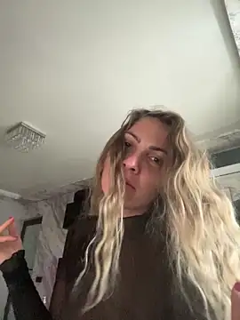 Snapshot of Goldgodess chatting on 11.26.25 Goldgodess online show from 11.26.25