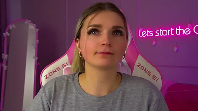 AnnyRaii online show from 12.20.25