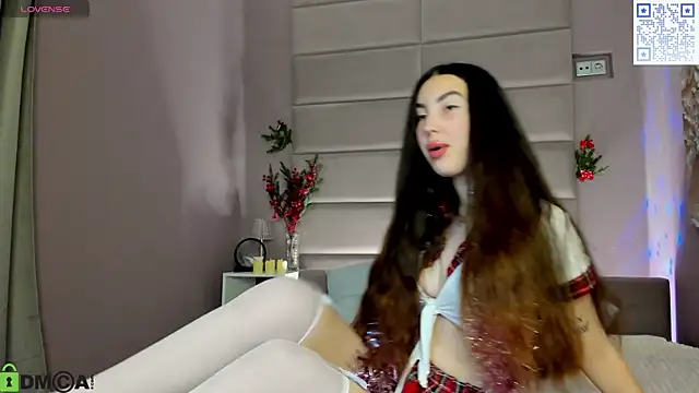 LiraRevery online show from 12.22.25