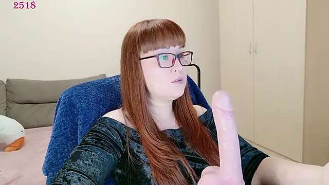 Snapshot of Foxy-lady chatting on 04.19.26 Foxy-lady online show from 04.19.26