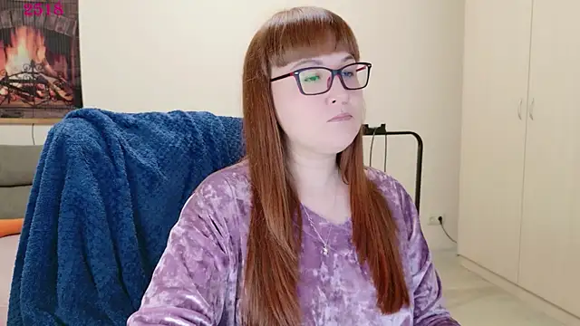 Snapshot of Foxy-lady chatting on 04.22.26 Foxy-lady online show from 04.22.26