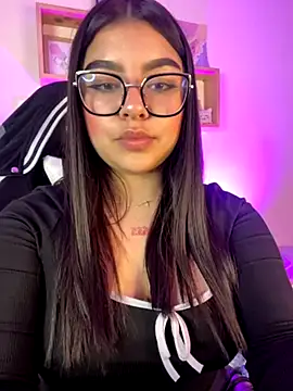 Snapshot of Marianaa__ chatting on 11.20.25 Marianaa online show from 11.20.25