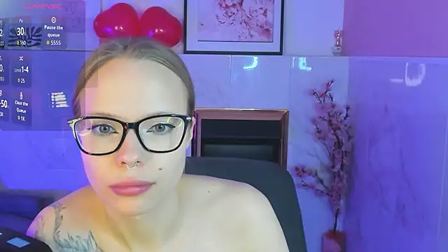 lucy loy online show from 02.08.26