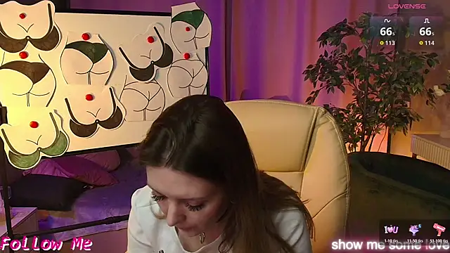 Snapshot of Ursula_Andres chatting on 04.28.26 Ursula Andres online show from 04.28.26