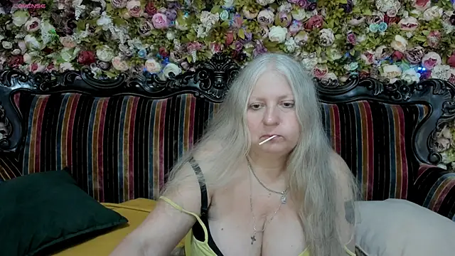 Snapshot of mariabelladonna chatting on 07.19.26 mariabelladonna online show from 07.19.26