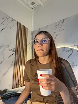 Snapshot of IsabelaStefano chatting on 12.20.25 IsabelaStefano online show from 12.20.25